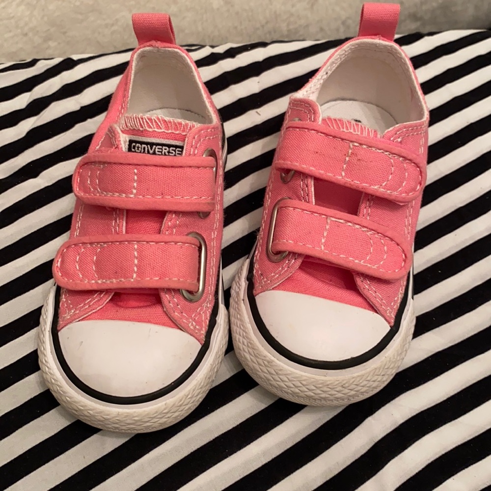 Converse pink Velcro all stars 5c